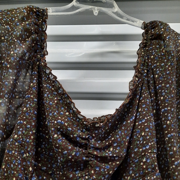 Astr The Label Top Womens Medium Brown Blue Puff Sleeve Smocked Blouse - Picture 7 of 10